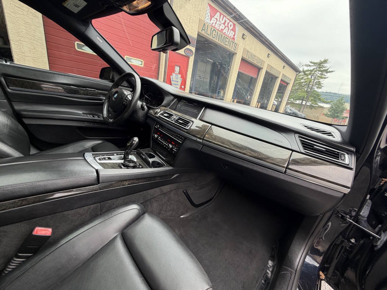 Used 2014 BMW 750Li RWD image 36