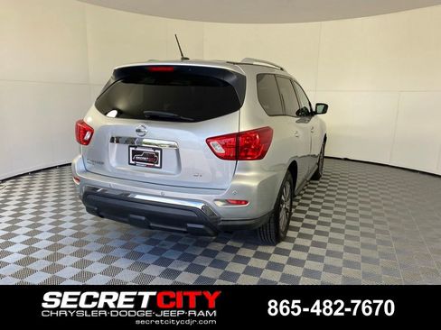 Used 2018 Nissan Pathfinder SV FWD image 7