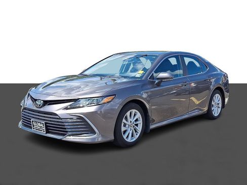 Used 2024 Toyota Camry LE FWD image 3