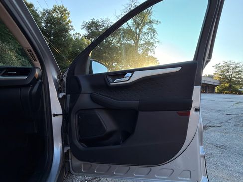 Used 2020 Ford Escape SE FWD image 21