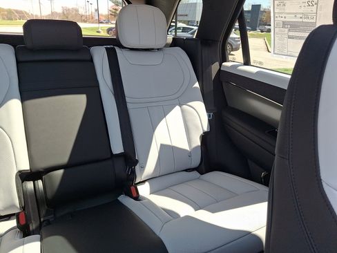 New 2026 Land Rover Range Rover Sport Dynamic SE AWD/4WD image 17