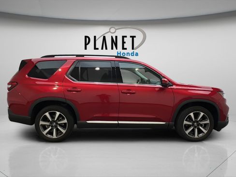 Certified 2025 Honda Pilot Elite image 3