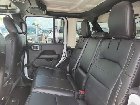 Used 2023 Jeep Wrangler Unlimited Sahara AWD/4WD image 12