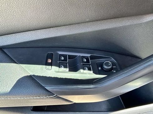 Used 2024 Volkswagen Jetta SE FWD image 13