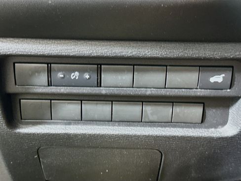 Used 2024 Mitsubishi Outlander SE image 17