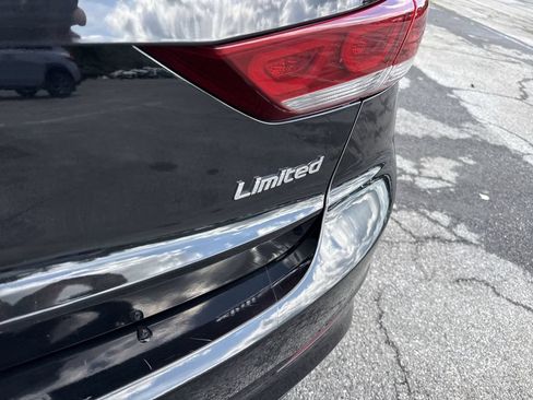 Used 2017 Hyundai Elantra Limited w/ Limited Tech Package 04 FWD image 6