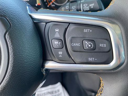 Used 2024 Jeep Wrangler Unlimited Sahara w/ Technology Group AWD/4WD image 18