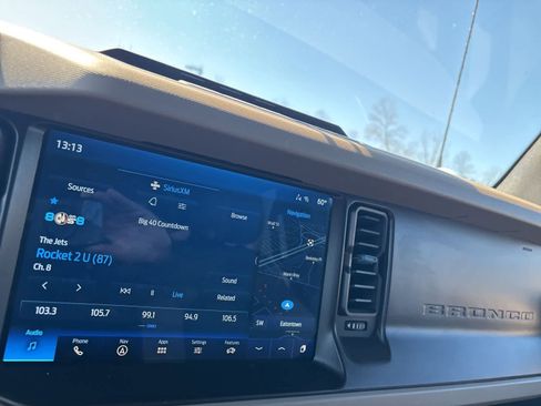 Used 2022 Ford Bronco Wildtrak image 36