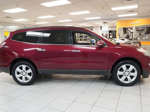 Used 2016 Chevrolet Traverse LT w/ Style and Technology Package FWD image 12