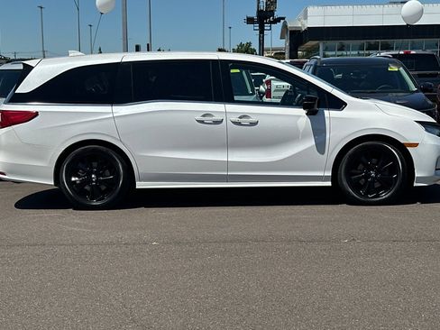 Used 2023 Honda Odyssey Sport image 3
