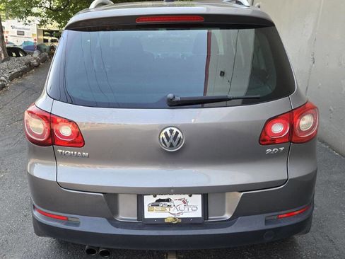 Used 2009 Volkswagen Tiguan S image 6