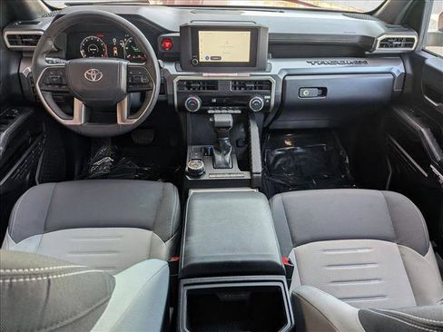 Used 2025 Toyota Tacoma TRD Off-Road AWD/4WD image 15
