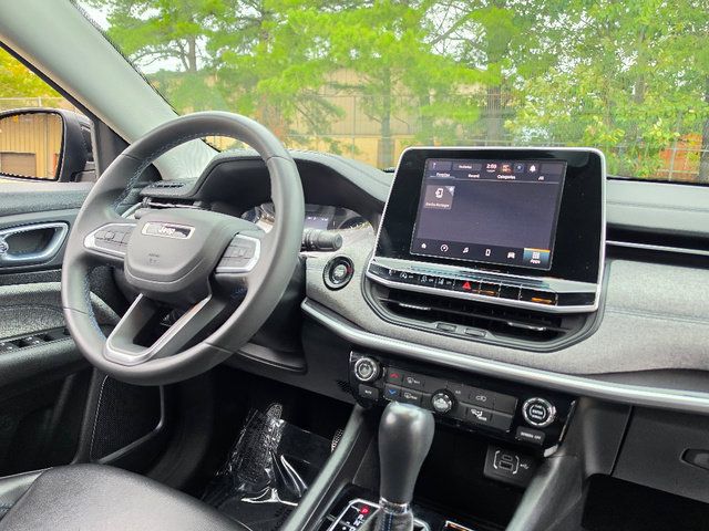Used 2022 Jeep Compass Latitude FWD image 14