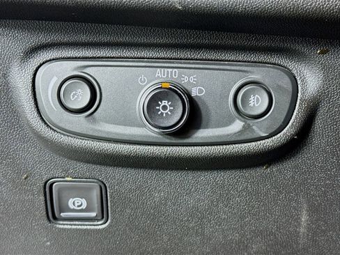 Used 2023 GMC Terrain SLT image 14