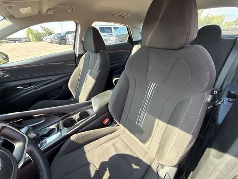 Used 2023 Hyundai Elantra SEL w/ Convenience Package FWD image 13