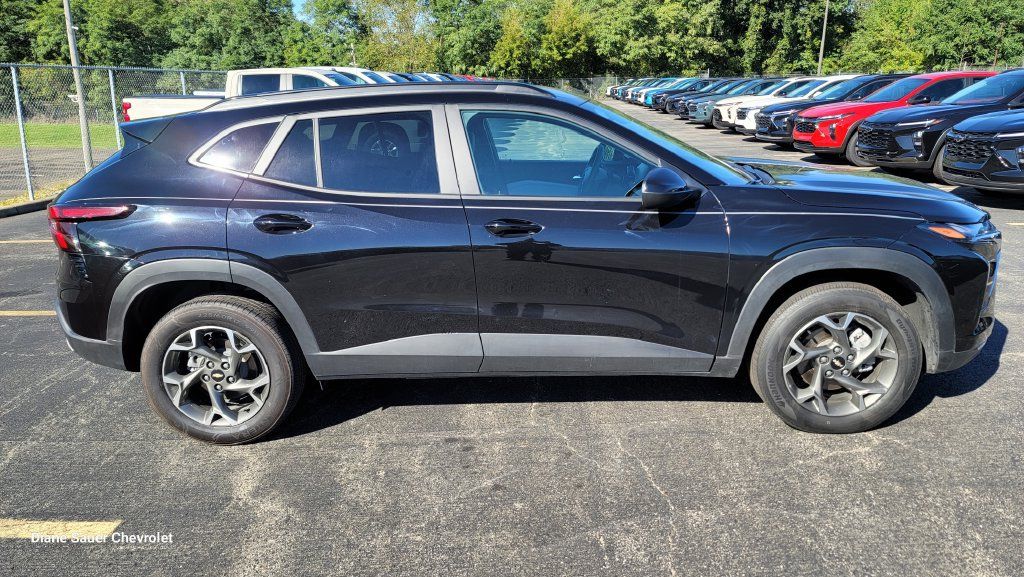Used 2026 Chevrolet Trax LT FWD image 7