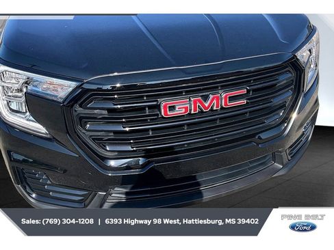 Used 2023 GMC Terrain SLE w/ Driver Convenience Package FWD image 5