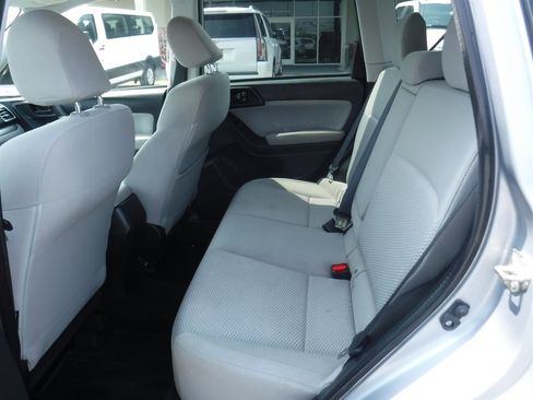 Used 2017 Subaru Forester 2.5i Premium w/ Popular Package #1A AWD/4WD image 8