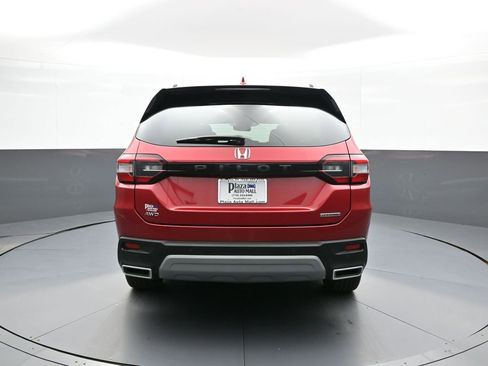 Used 2024 Honda Pilot Touring image 7