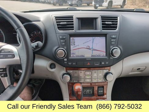 Used 2012 Toyota Highlander Limited w/ Tow Pkg image 19