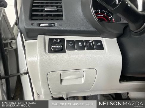 Used 2013 Toyota Highlander SE FWD image 42
