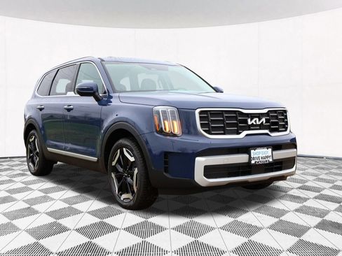 Used 2025 Kia Telluride S image 16