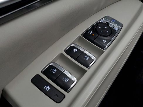 Certified 2025 Kia Carnival SX w/ SX Dark Edition Package image 17