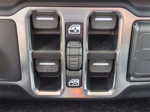 New 2025 Jeep Gladiator Sport image 23