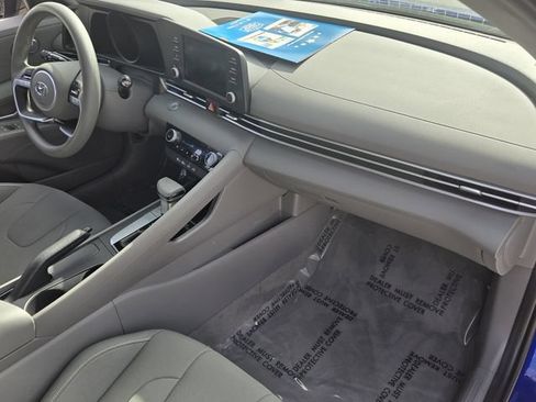Used 2023 Hyundai Elantra SEL w/ Preferred Accessory Package FWD image 17