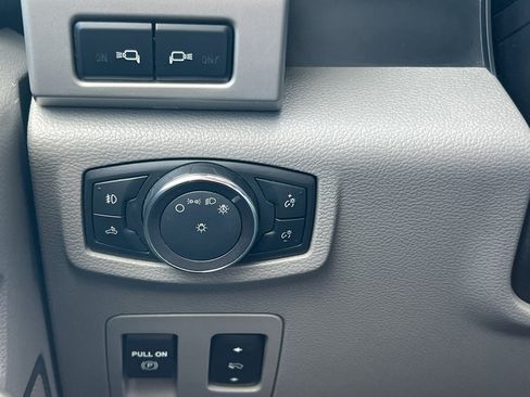 Used 2018 Ford F150 Lariat w/ Equipment Group 502A Luxury AWD/4WD image 25