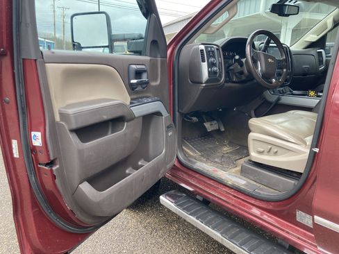 Used 2015 Chevrolet Silverado 2500 LTZ w/ LTZ Plus Package AWD/4WD image 11