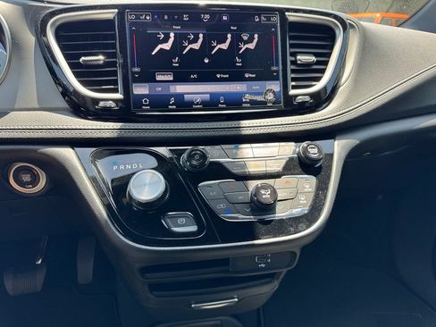 New 2027 Chrysler Pacifica Select FWD image 26