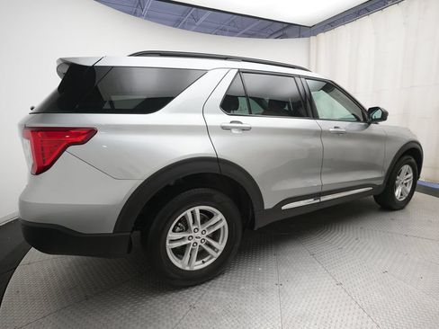Used 2024 Ford Explorer XLT AWD/4WD image 34