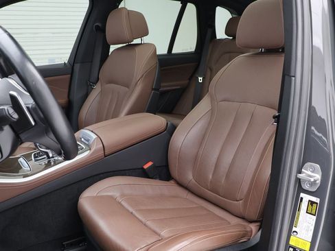 Used 2022 BMW X5 M50i w/ Executive Package image 19
