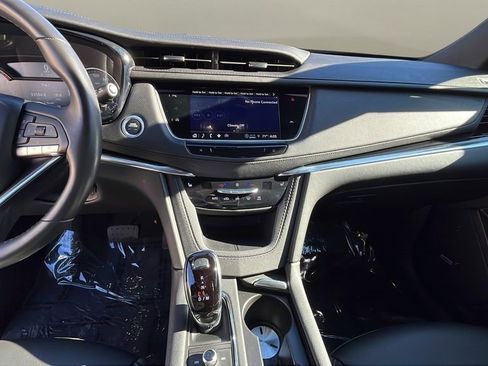 Certified 2024 Cadillac XT6 Luxury AWD/4WD image 5