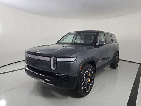 Used 2024 Rivian R1S Adventure image 2