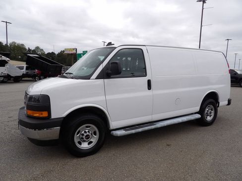 Used 2024 GMC Savana 2500 w/ Driver Convenience Package image 3