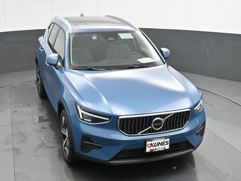 New 2025 Volvo XC40 B5 Core w/ Climate Package image 34