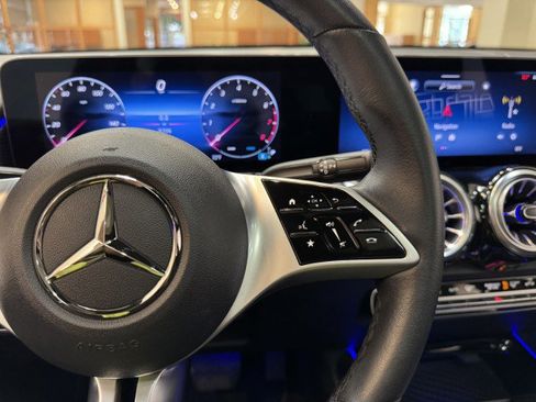 Certified 2025 Mercedes-Benz GLB 250 image 21