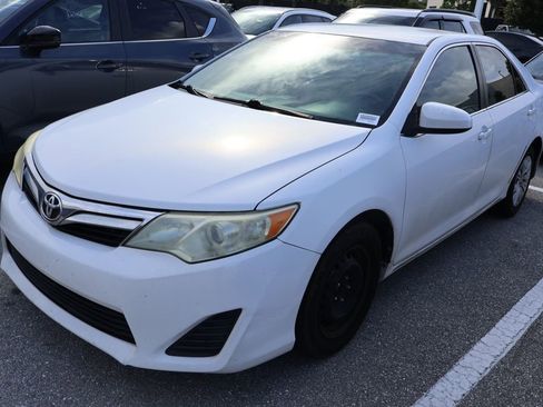 Used 2012 Toyota Camry LE FWD image 2