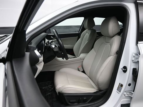 Used 2024 Genesis G70 2.5T image 25