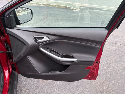 Used 2014 Ford Focus SE w/ Equipment Group 201A FWD image 22
