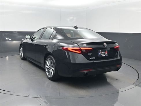 Used 2022 Alfa Romeo Giulia Ti image 3