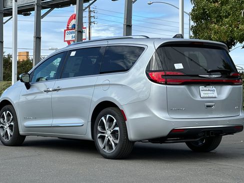New 2026 Chrysler Pacifica Pinnacle w/ Trailer Tow Group image 6