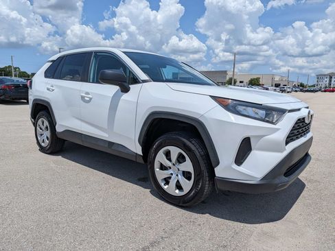 Used 2022 Toyota RAV4 LE FWD image 2