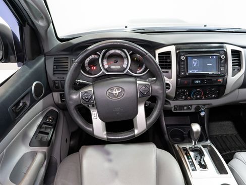 Used 2014 Toyota Tacoma 4x4 Double Cab w/ Limited Package image 12