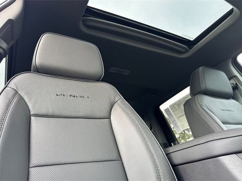 New 2026 GMC Sierra 2500 Denali w/ Denali Reserve Package image 18