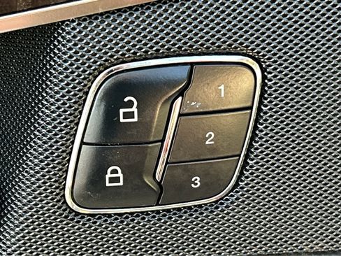 Used 2017 Lincoln MKX Select image 18