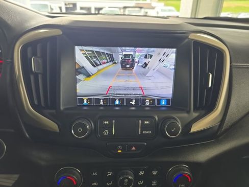Used 2024 GMC Terrain Denali w/ Denali Premium Package AWD/4WD image 17