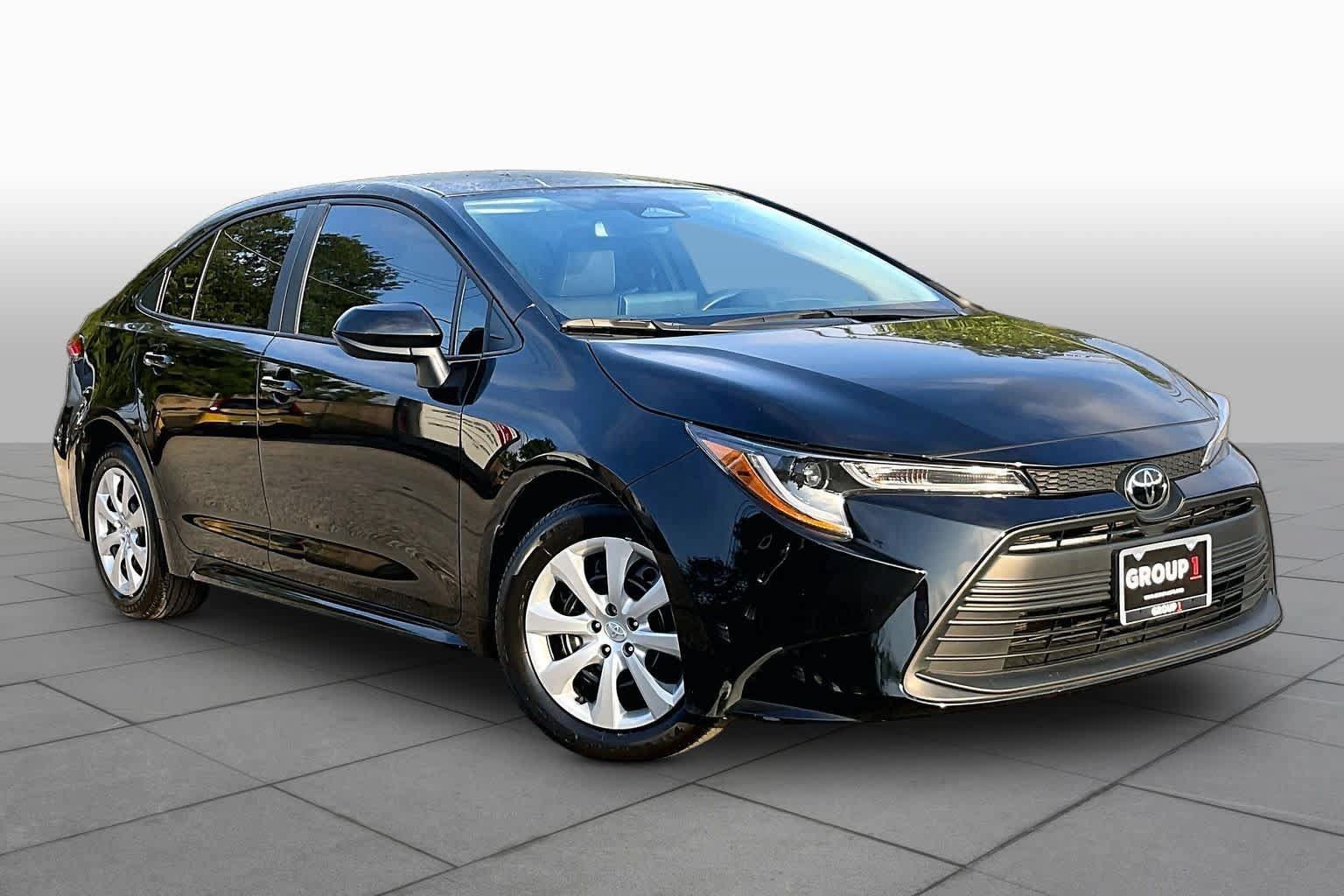 Used 2023 Toyota Corolla LE FWD image 3
